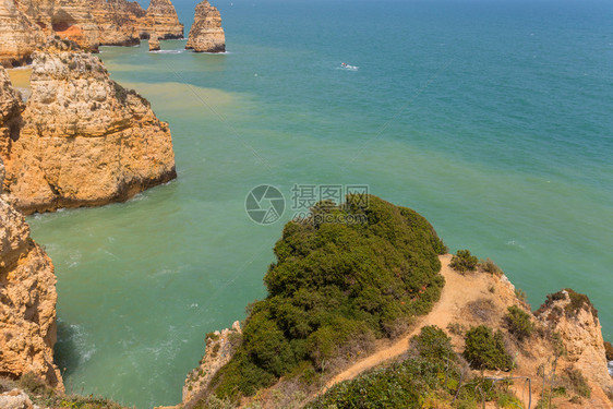 葡萄牙拉各斯阿尔加夫庞塔达皮埃达德悬崖图片