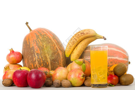 秋天自然水果概念落和橙汁白色背景工作室图片图片