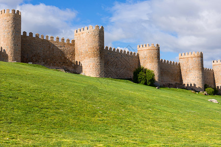 西班牙卡斯蒂利亚和利昂阿维拉的古代防御工事图片