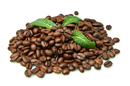 白底咖啡豆背景图片