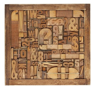 框中的旧木打印块字母数符号标点记黄铜插入图片