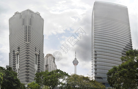 马来西亚城市马来西亚吉隆坡的天台和电视塔背景