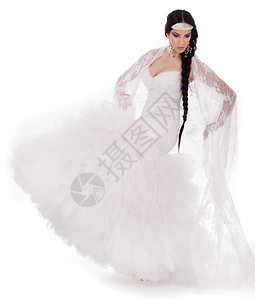 白底穿袍的年轻黑头发舞新娘图片