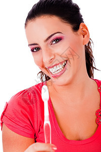 美丽的年轻女士拿着牙刷微笑在孤立的白色背面图片