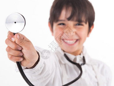 小医生在白色背景上展示他的止步镜图片