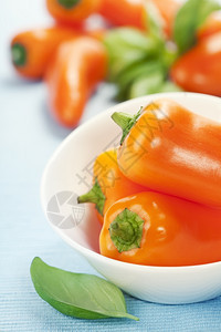 新鲜橙色胡椒图片