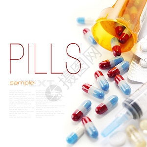 药丸瓶中溢出的和白隔开Syringe带样本文图片