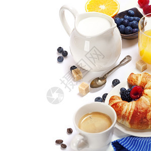 早餐美味有新鲜咖啡牛奶新鲜羊角面包和水果图片