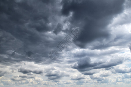 乌云雨图片