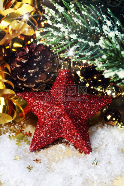 圣诞节组成包括圣诞树枝和装饰品图片