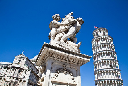 意大利比萨著名的倾斜塔图片