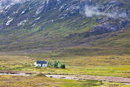 苏格兰Higlands孤立的苏格兰住房图片