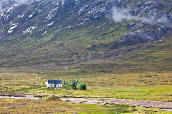 苏格兰Higlands孤立的苏格兰住房图片