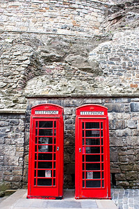 传统的英国里程碑爱丁堡的两个红色电话箱图片