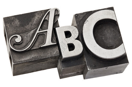 abc前三个字母用旧式印刷纸质金属类型在白色上隔离图片