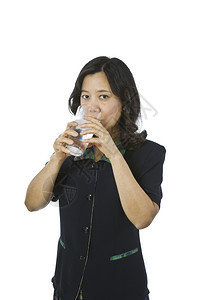 亚洲妇女饮用冰水图片