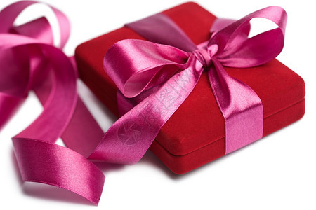 带粉红丝的色礼品盒图片