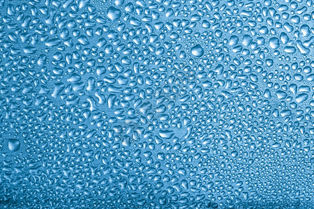 雨敌刷金属底面上的蓝色水滴背景