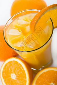 橙汁杯加冰块图片
