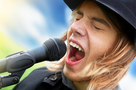 歌唱人图片-歌唱人素材图片大全-摄图网