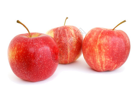 白色背景上孤立的红苹果图片