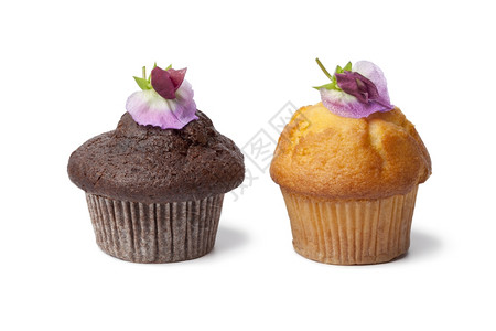 白底带鲜甜豆花的Cupcake蛋糕图片