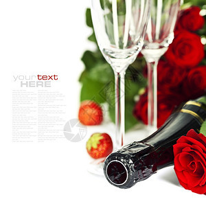 香槟草莓和美丽的红玫瑰在白色之上用易于移动的文字图片