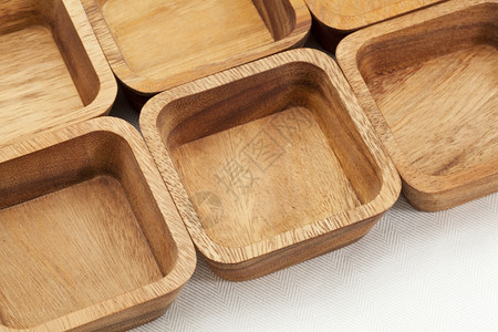 6个木质碗与桌布对比不同木质的背景图片