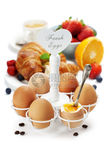 早餐鸡蛋牛角面包咖啡和橙汁图片