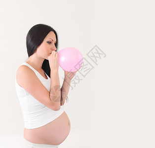 带有粉色气球的孕妇图片