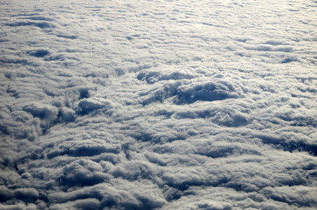 天空中的云层背景图片
