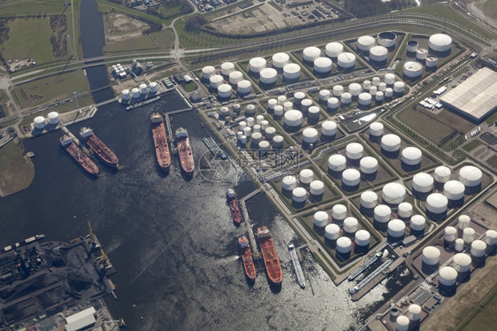 荷兰鹿特丹佩尼斯港与石化工业的空中观察图片