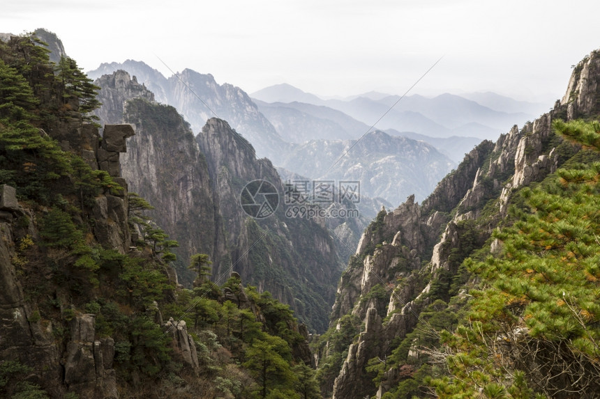 黄山谷日光和天背景图片