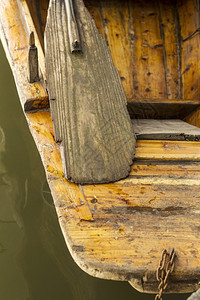 杭州西湖小船上的旧木板图片