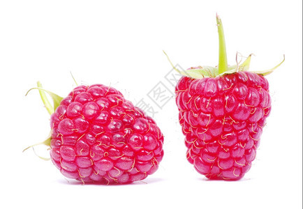 白色背景上隔离的新鲜raspberry关闭图片