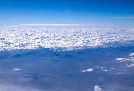 天空中的大量云层背景图图片