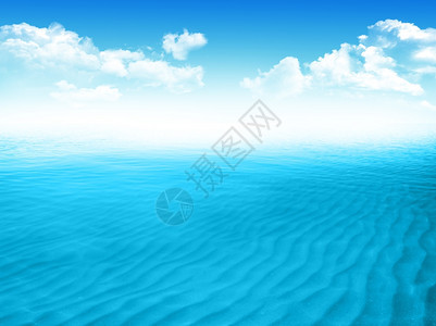 蓝海有波浪和清蓝天空图片
