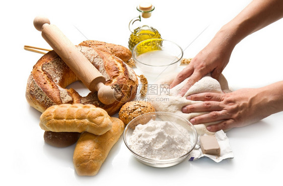 白背景自制面包的成分图片