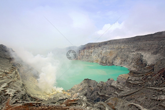 印度尼西亚爪哇岛硫矿KhavaIjen火山坑图片