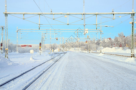 KirunaLapland火车站的冬季铁路平台sweden图片