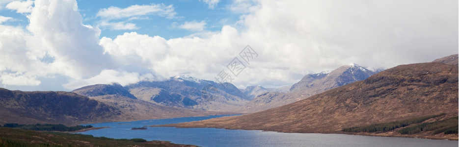 苏格兰高地区全景雪山脉和湖观图片