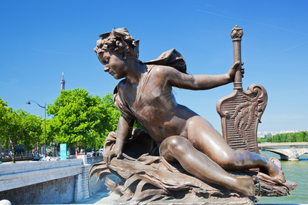 亚历山德里桥的艺术雕像从概念上看埃菲尔铁塔法国巴黎图片