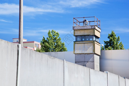 柏林墙纪念碑一个望塔图片