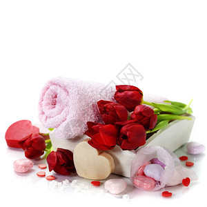 浴和SPA情人节主题用毛巾浴皂和郁金香图片
