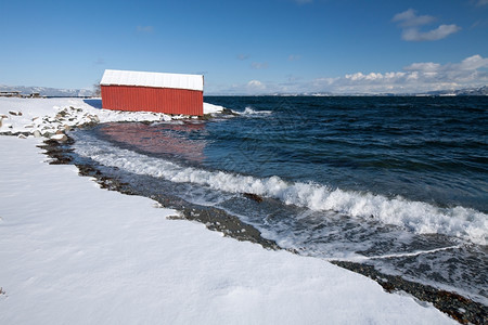 挪威冬季海湾景观图片