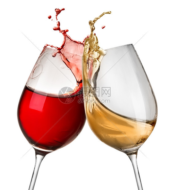 在两杯葡萄酒中喷红孤立在白色上图片
