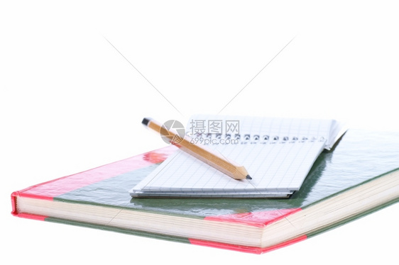 笔记本和学校用品图片