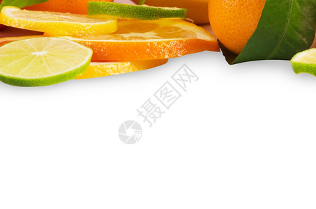 白上孤立的柑橘切片水果图片