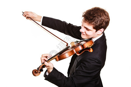 年轻的优雅小提琴手玩的孤立在白色古典音乐演播室拍摄图片
