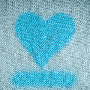 Valentine39白天背景蓝帆布纺织品上的心形设计爱符号图片